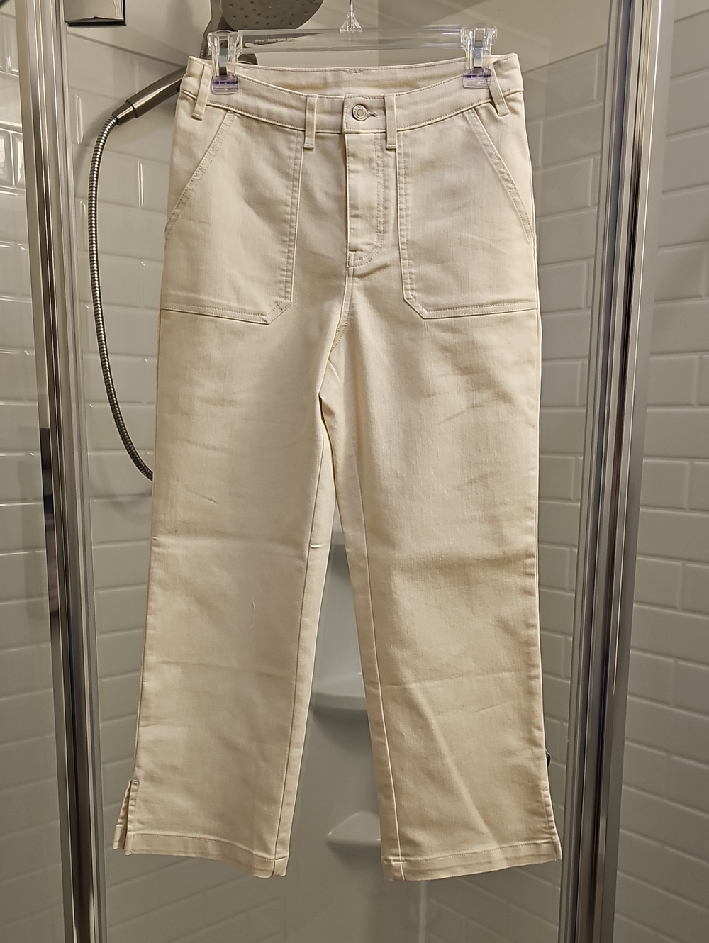 AnyBody Women's Regular Cropped Button Front Denim Pant. New Without Tags.